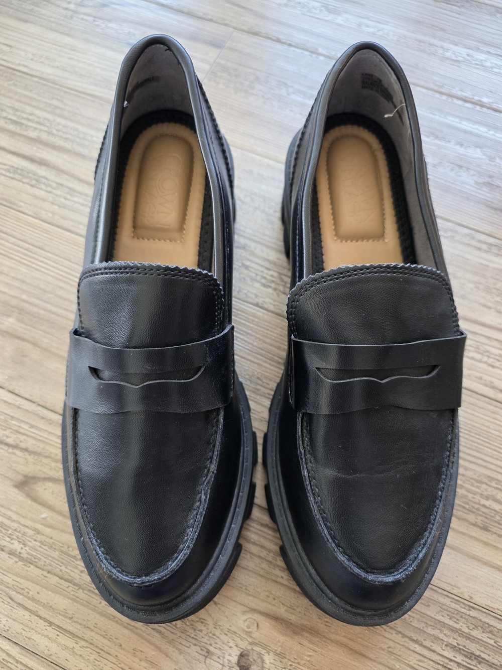 Crown Vintage Lane Loafers in classic black